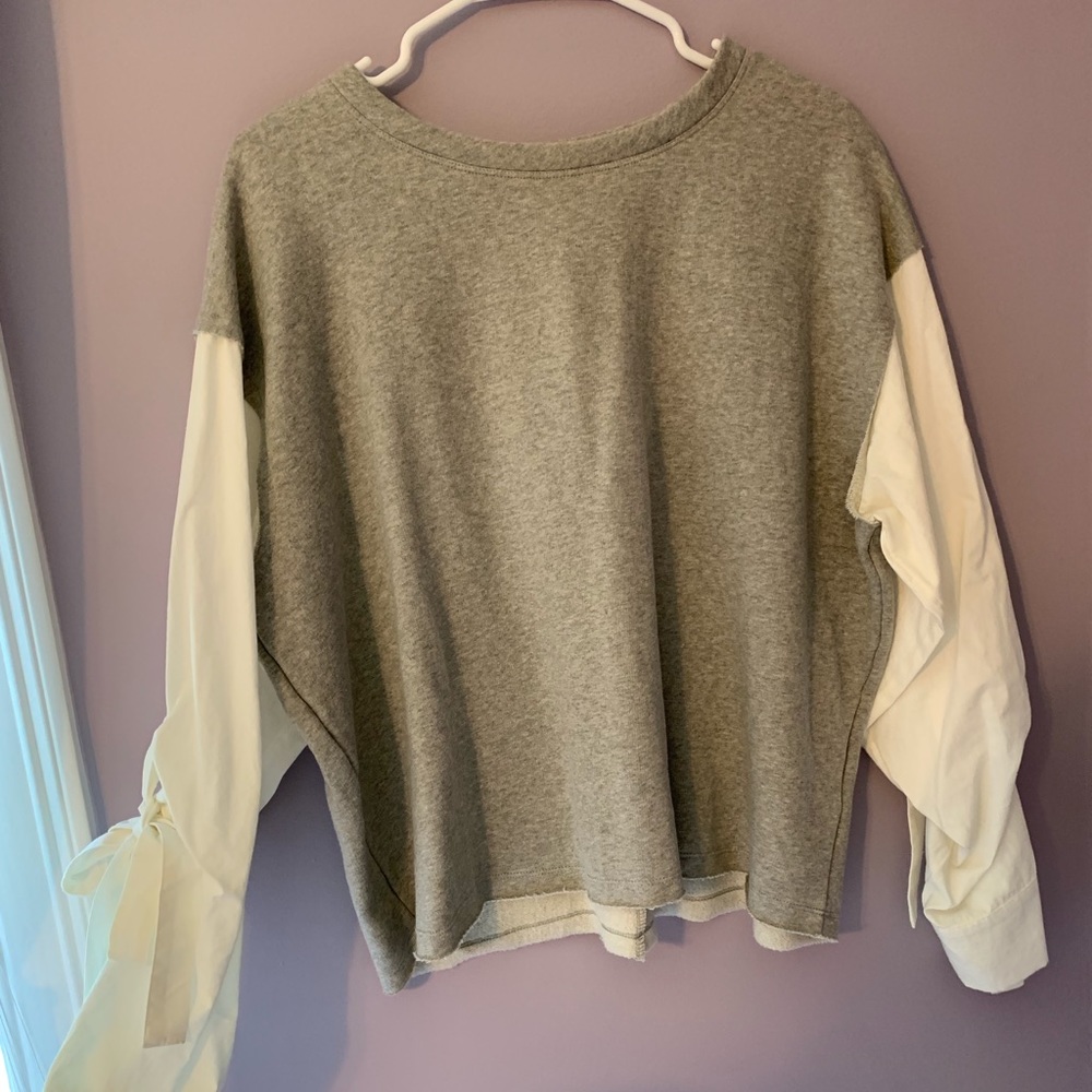 gray and white sweatshirt.